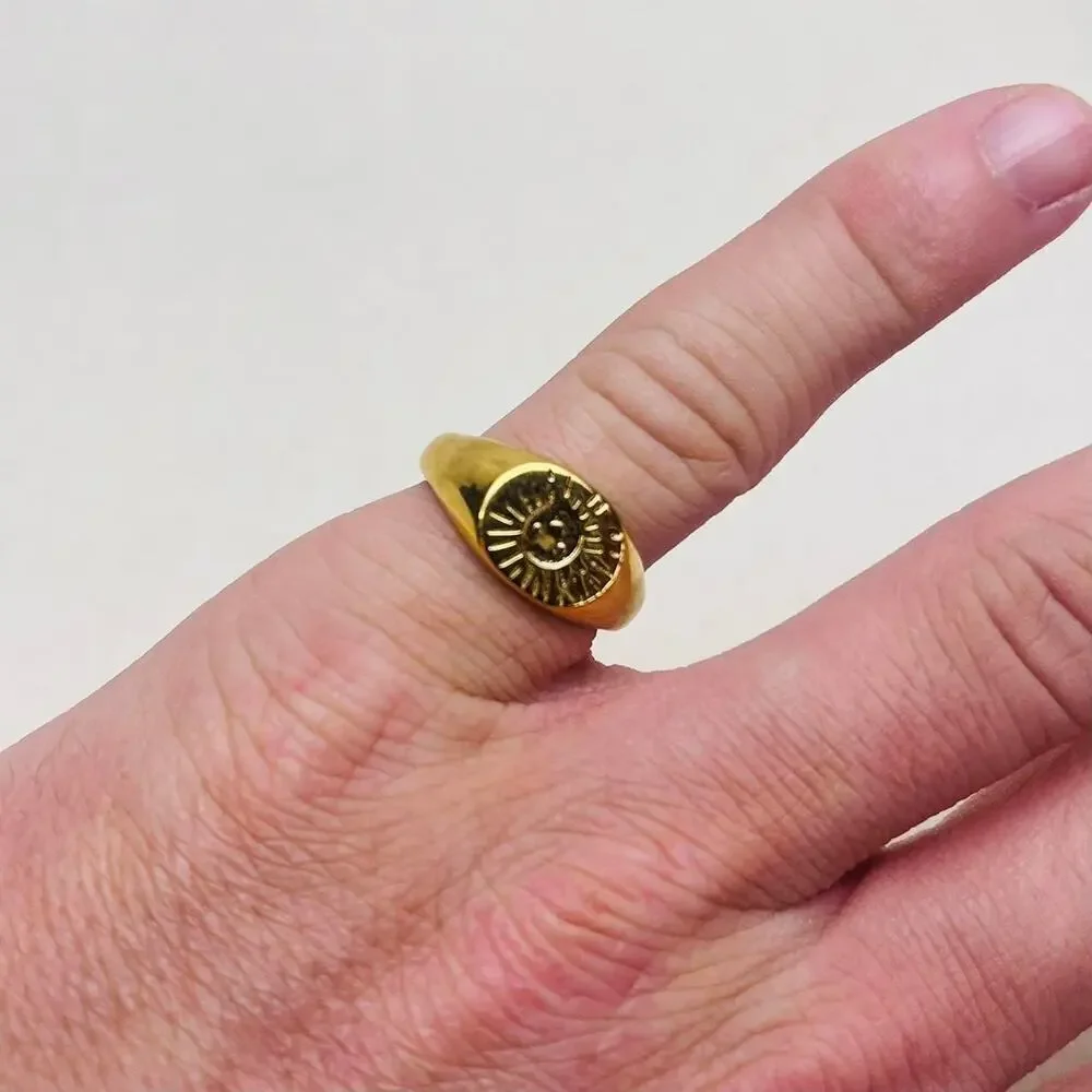 Y2K Vintage Gold Happy Sun Ring – Size 7.5, Unisex, Brand New
